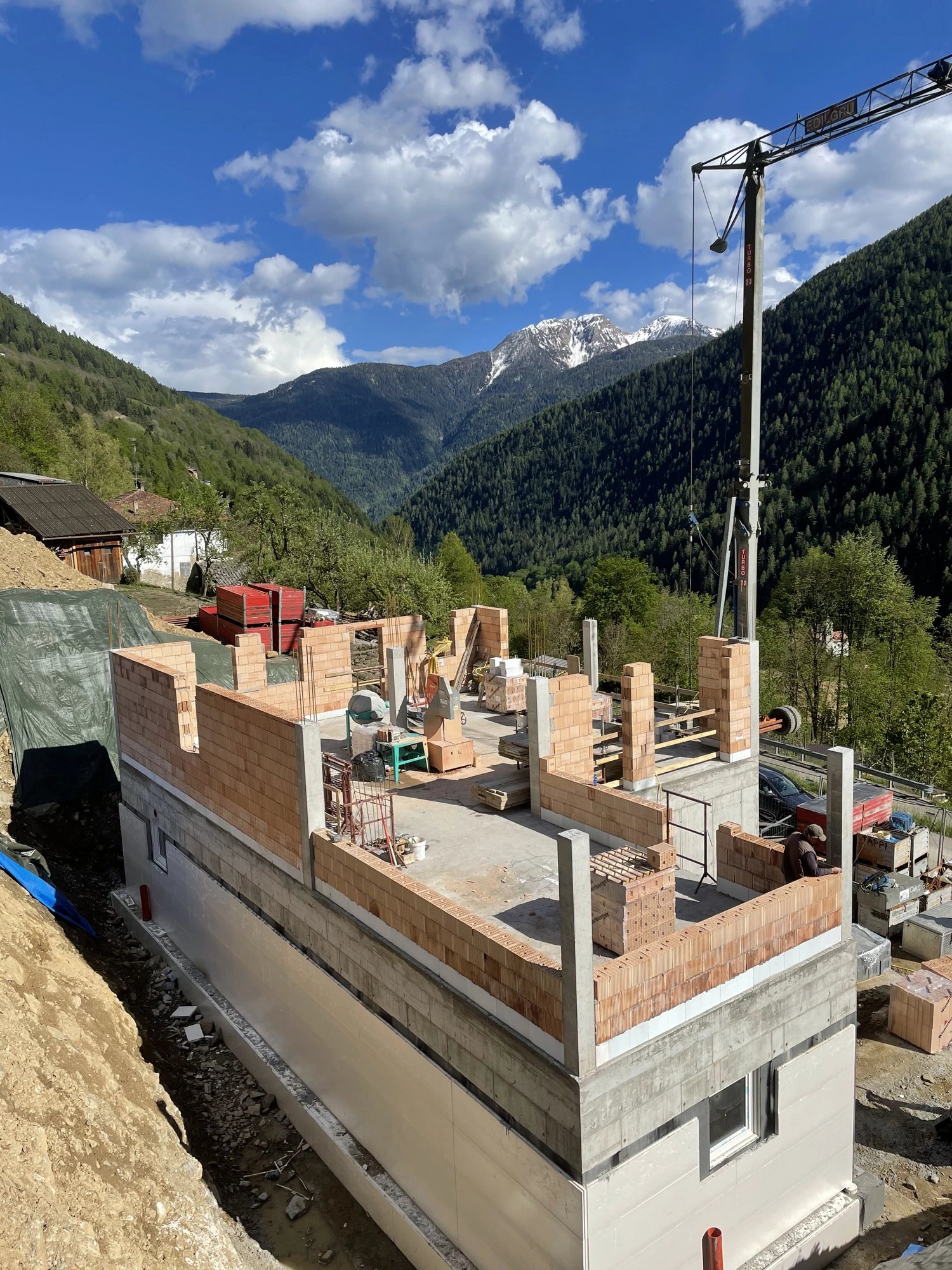 Murature di una nuova casa - Nuove Costruzioni a Val di Rabbi (TN)